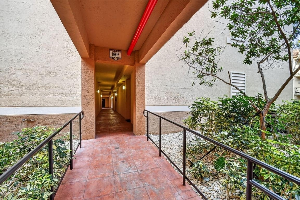 1805 N Flagler Drive - Photo 2