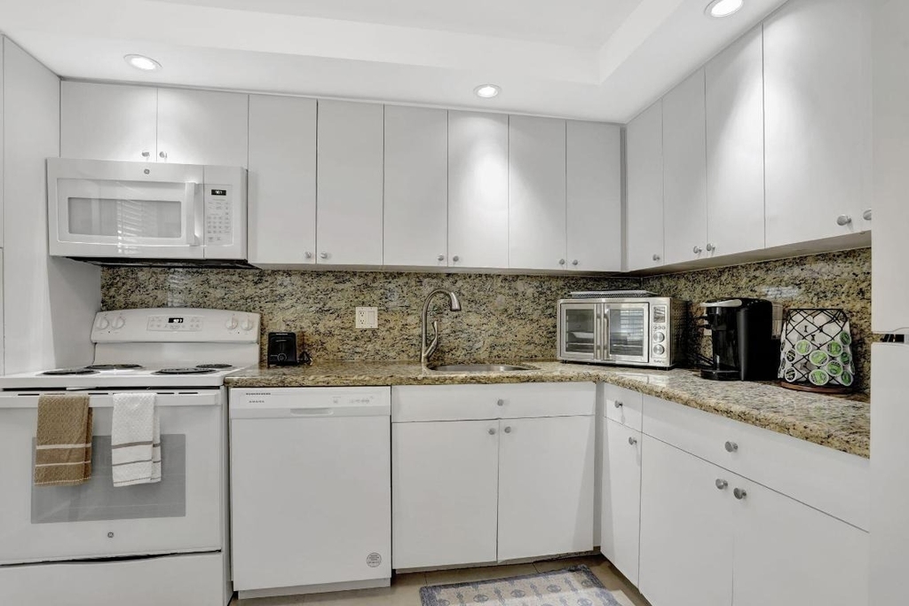 2851 S Palm Aire Drive - Photo 3