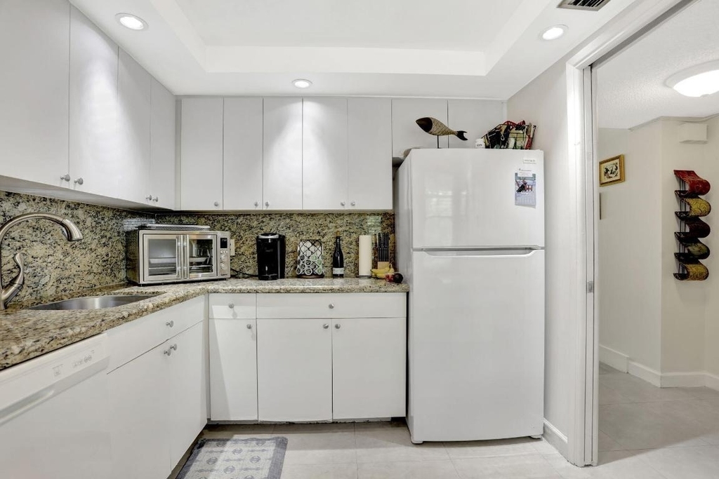 2851 S Palm Aire Drive - Photo 4