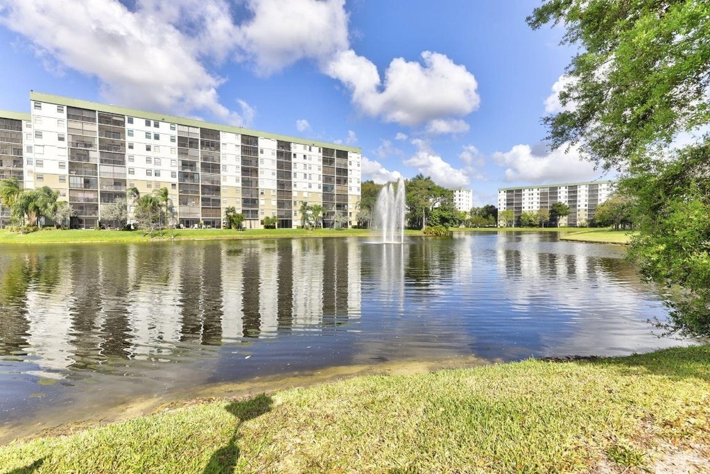 2851 S Palm Aire Drive - Photo 32