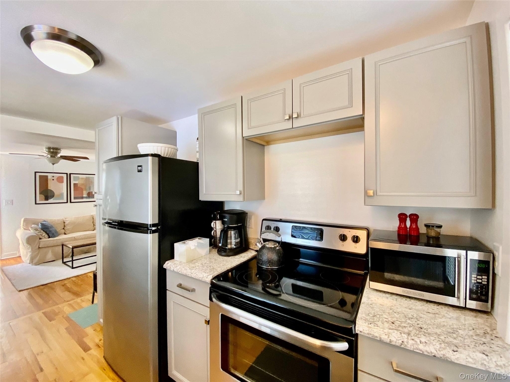 880 Wiggins Street - Photo 3