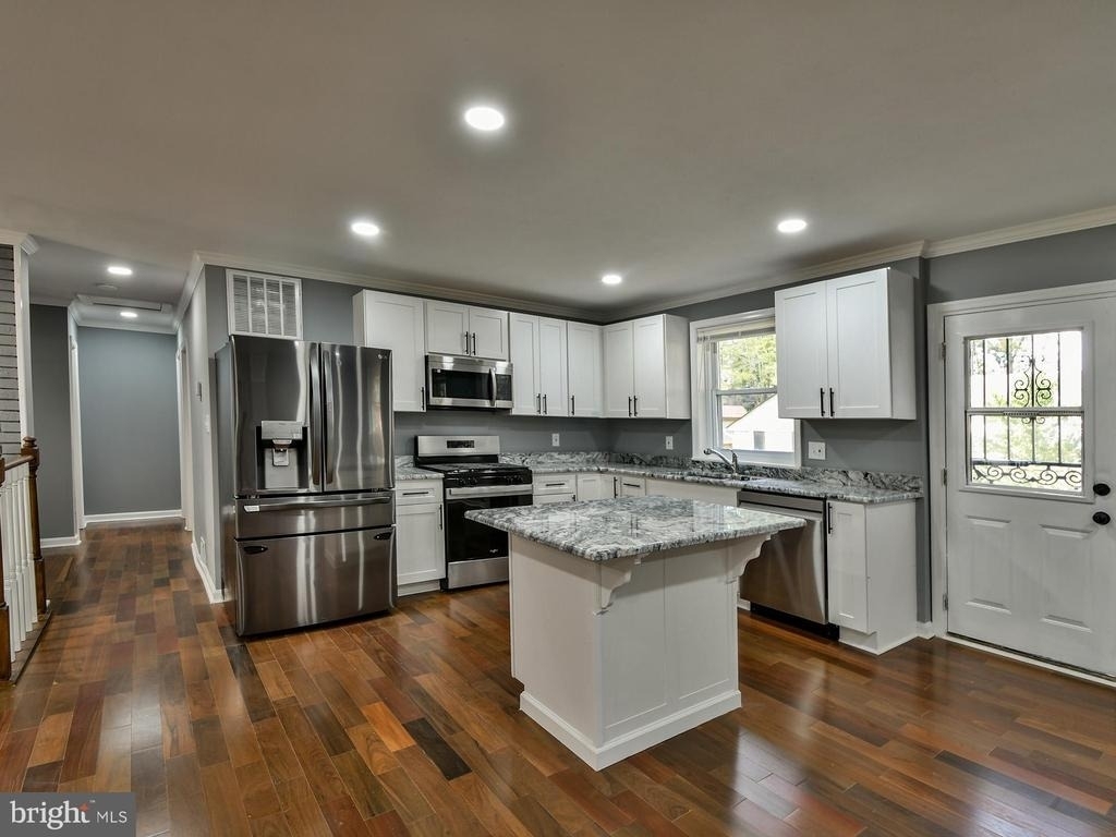 6918 Pine Valley Drive - Photo 8