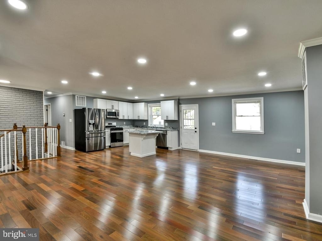 6918 Pine Valley Drive - Photo 6