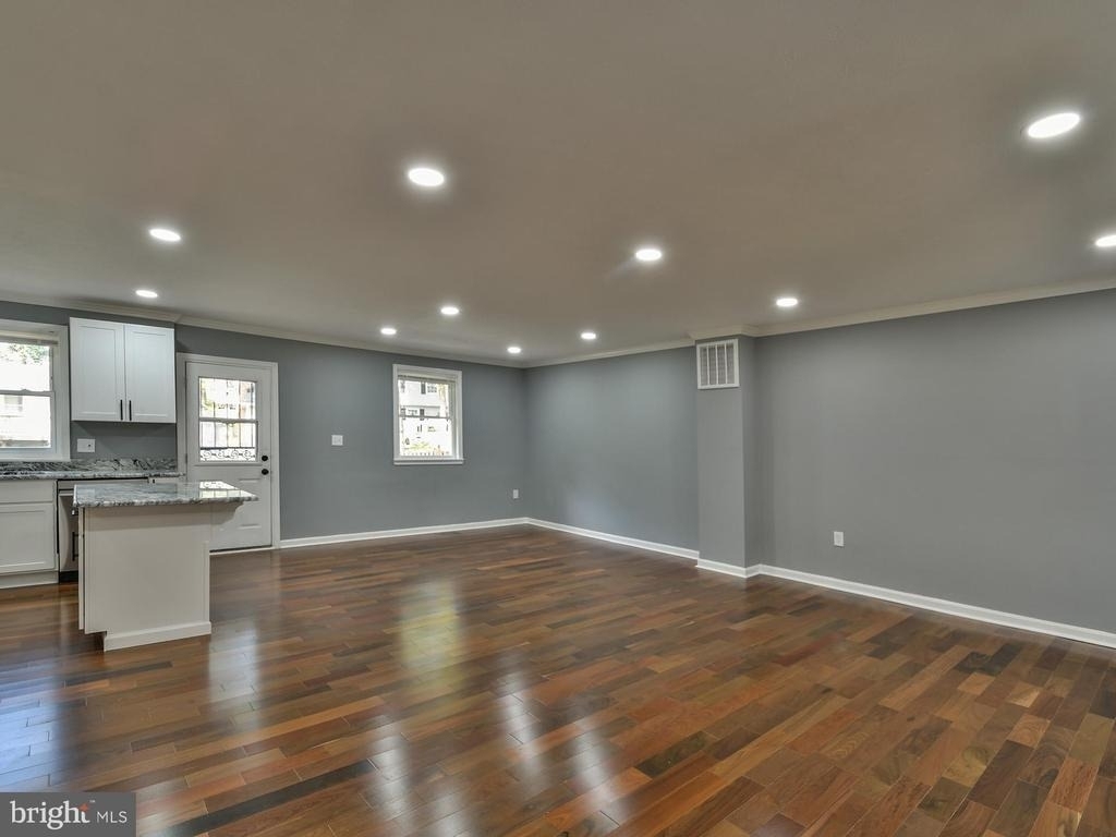 6918 Pine Valley Drive - Photo 4