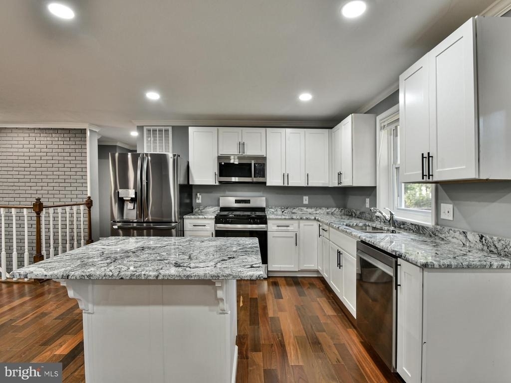 6918 Pine Valley Drive - Photo 10