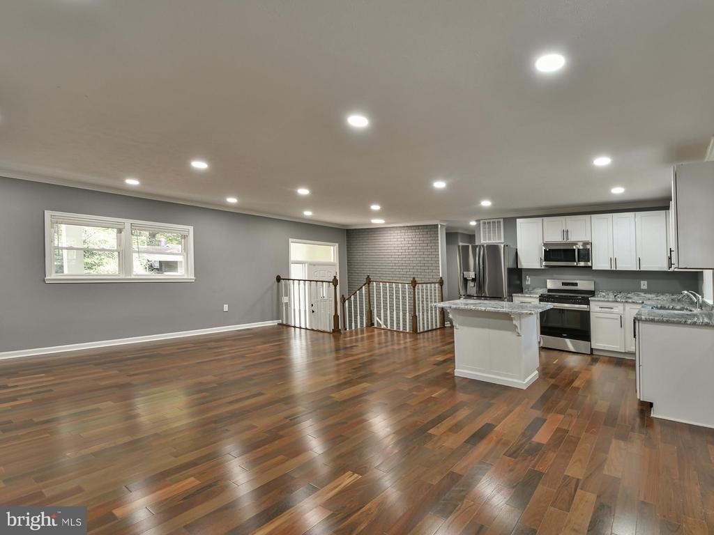 6918 Pine Valley Drive - Photo 7