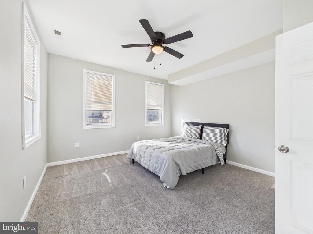 300 W Chesapeake Avenue W - Photo 4