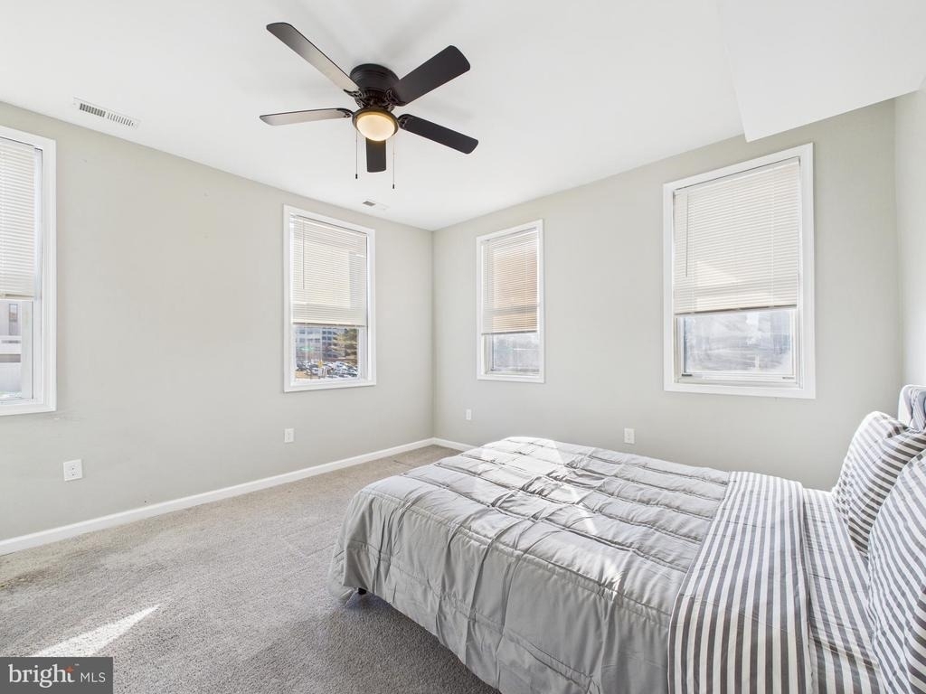 300 W Chesapeake Avenue W - Photo 5