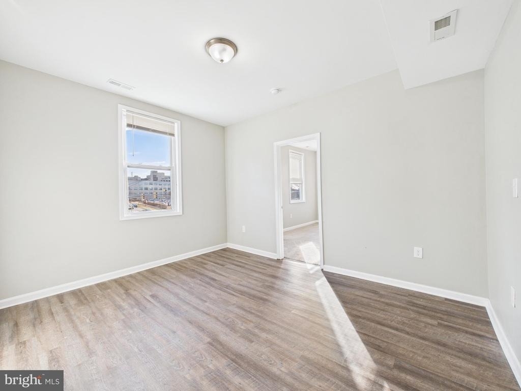 300 W Chesapeake Avenue W - Photo 3
