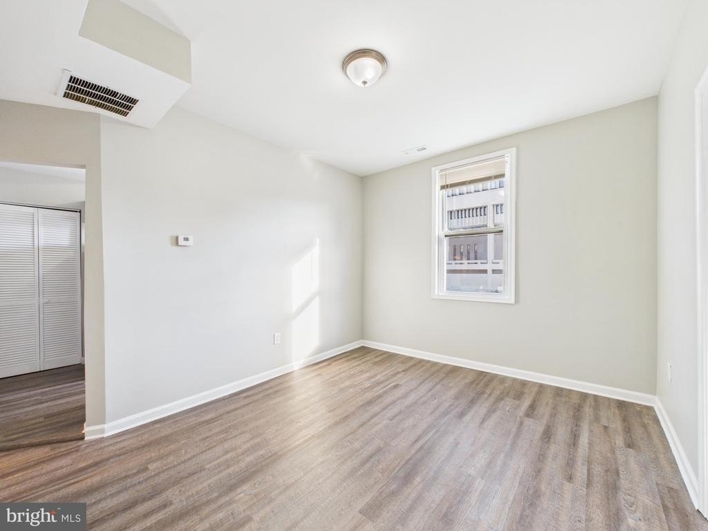 300 W Chesapeake Avenue W - Photo 2
