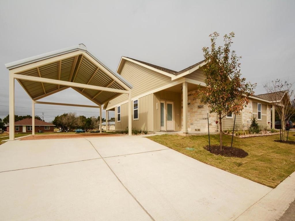 240 Rose Dr - Photo 3