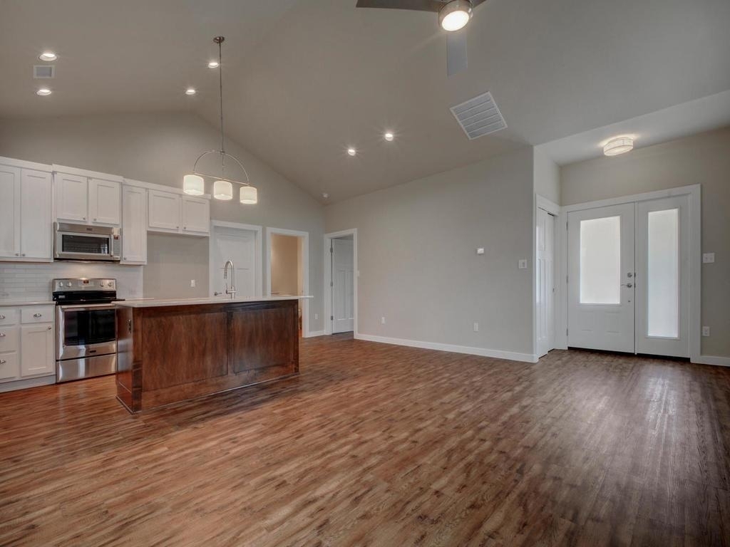 240 Rose Dr - Photo 5
