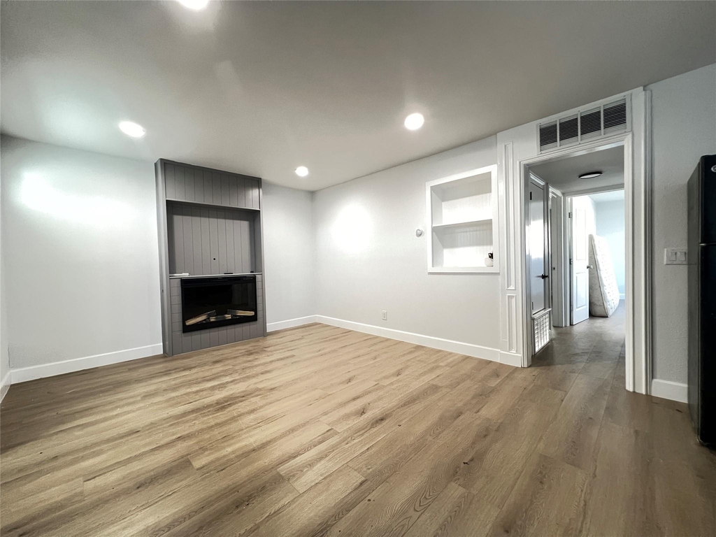 3310 Hycreek Dr - Photo 3