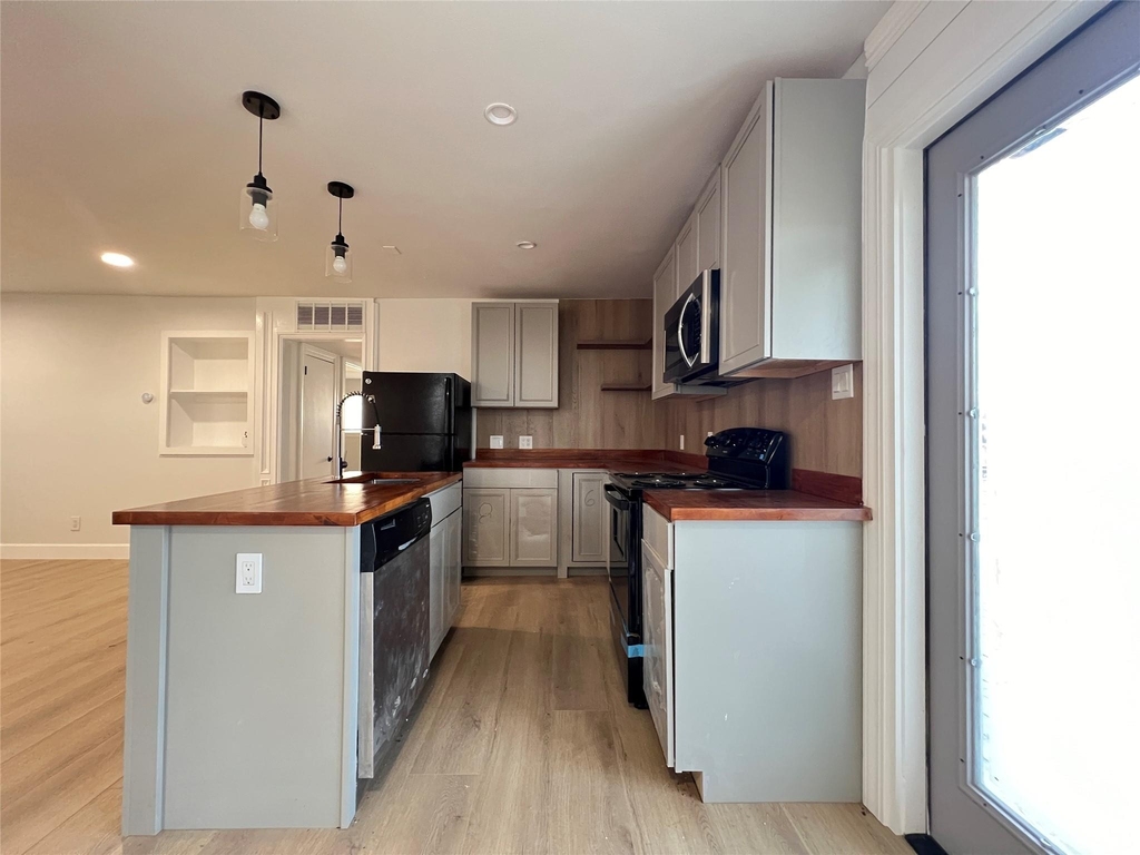 3310 Hycreek Dr - Photo 2