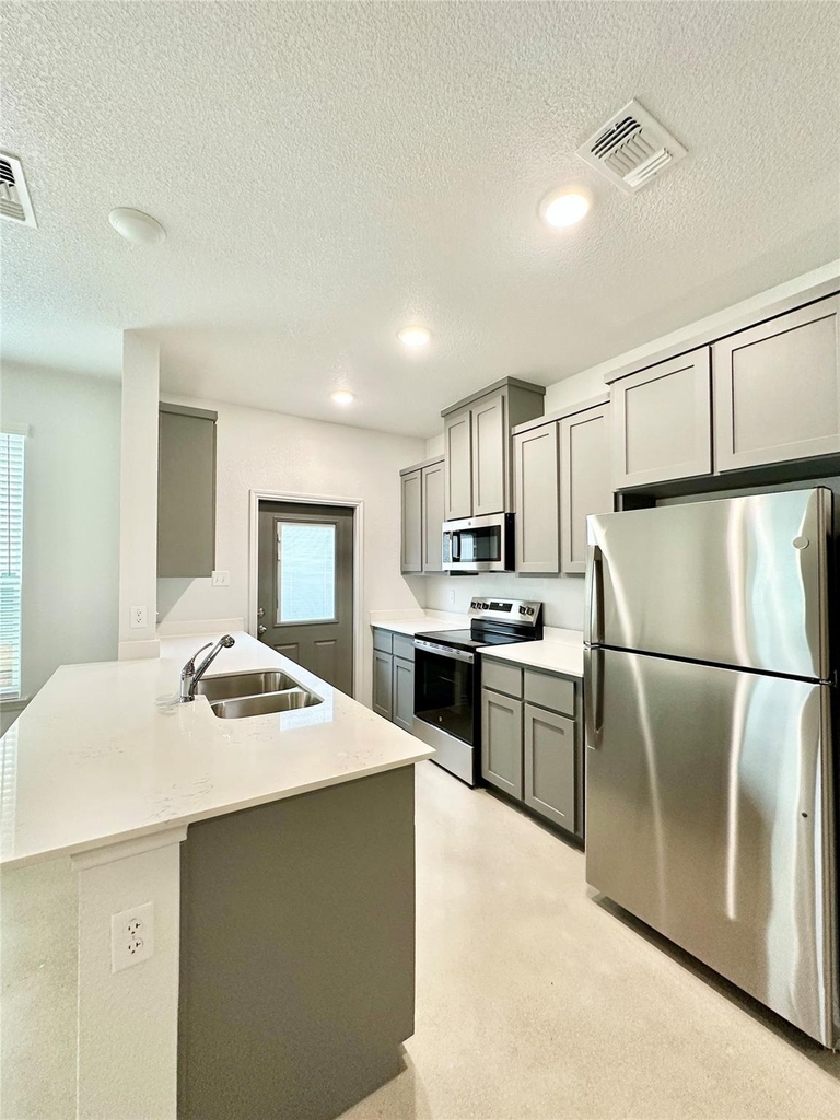 2321 Ocean Ave - Photo 4