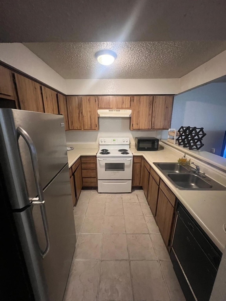 6843 Greenway Chase Street - Photo 9