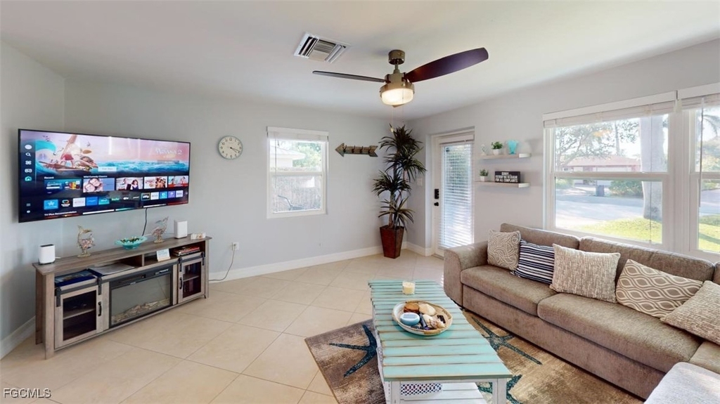 560 E Valley Drive - Photo 2