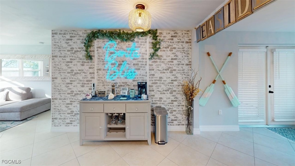 560 E Valley Drive - Photo 4