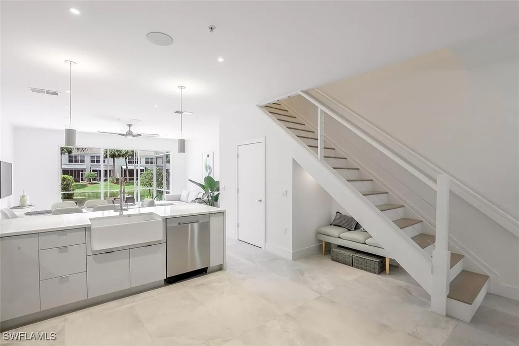 775 Hampton Circle - Photo 5