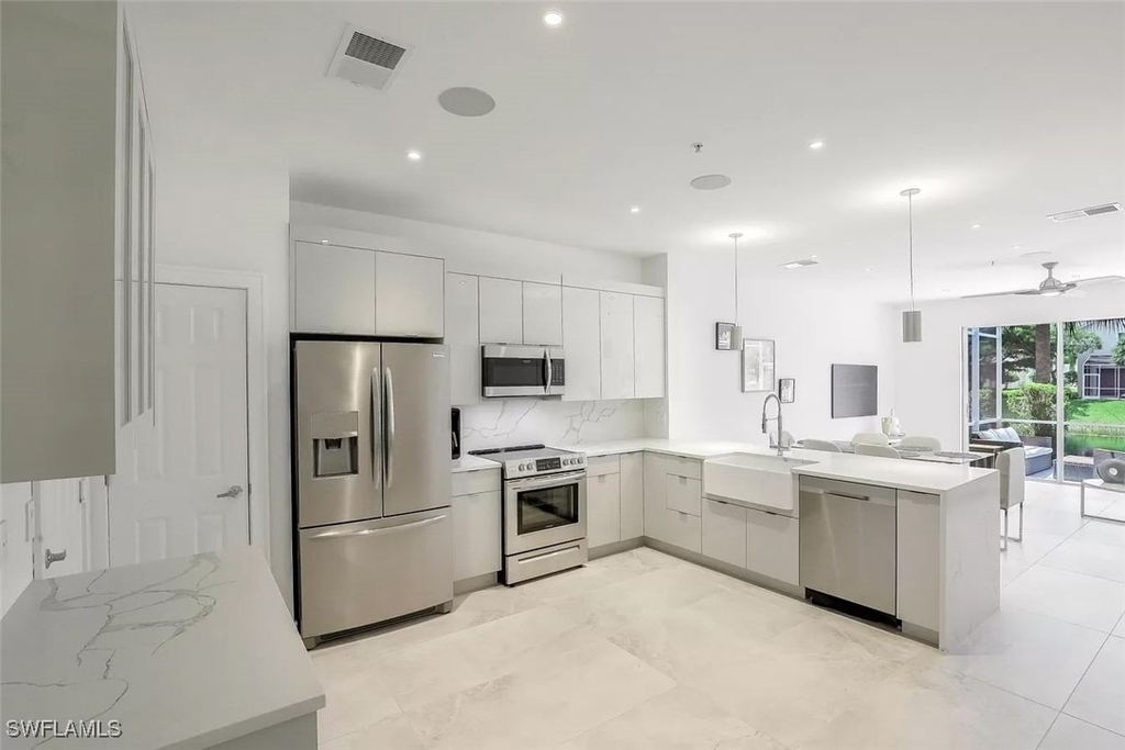 775 Hampton Circle - Photo 4