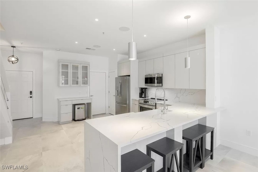 775 Hampton Circle - Photo 8