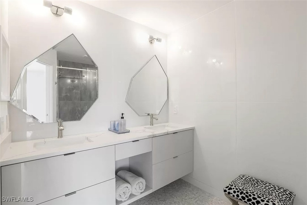 775 Hampton Circle - Photo 11
