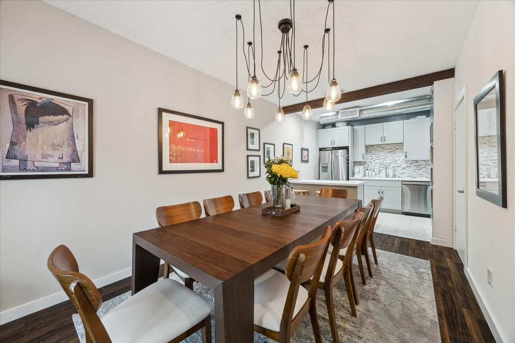 2100 Tanglewilde Street - Photo 8