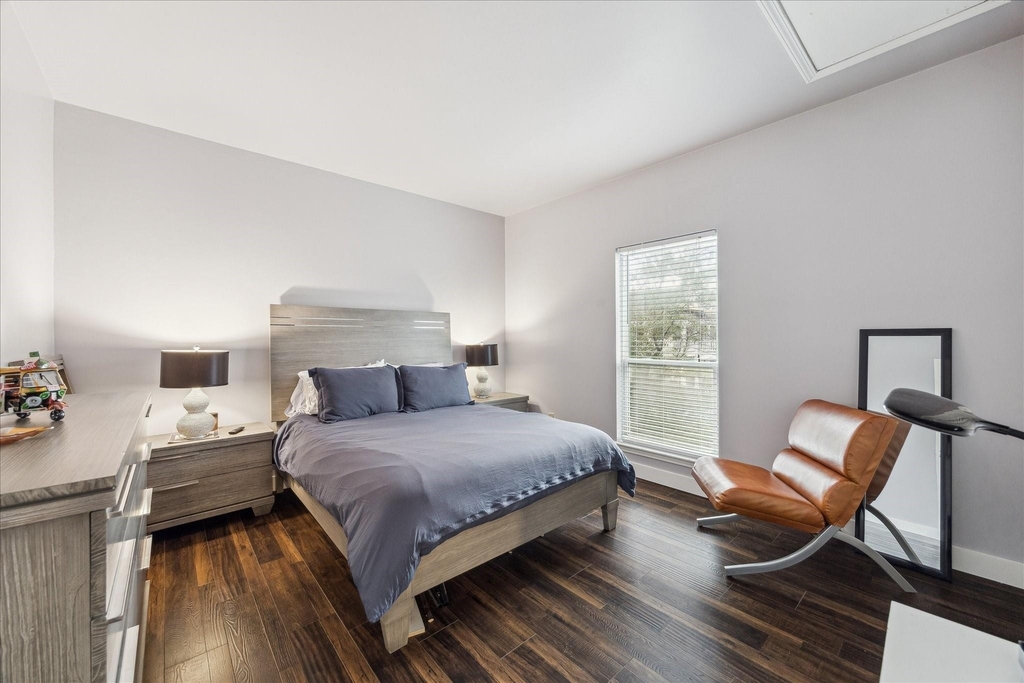 2100 Tanglewilde Street - Photo 14