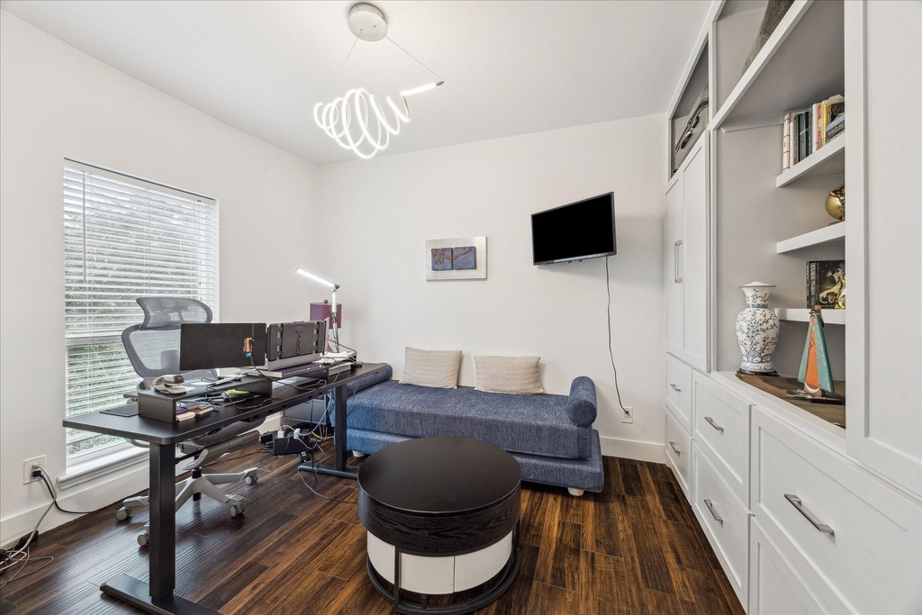 2100 Tanglewilde Street - Photo 15