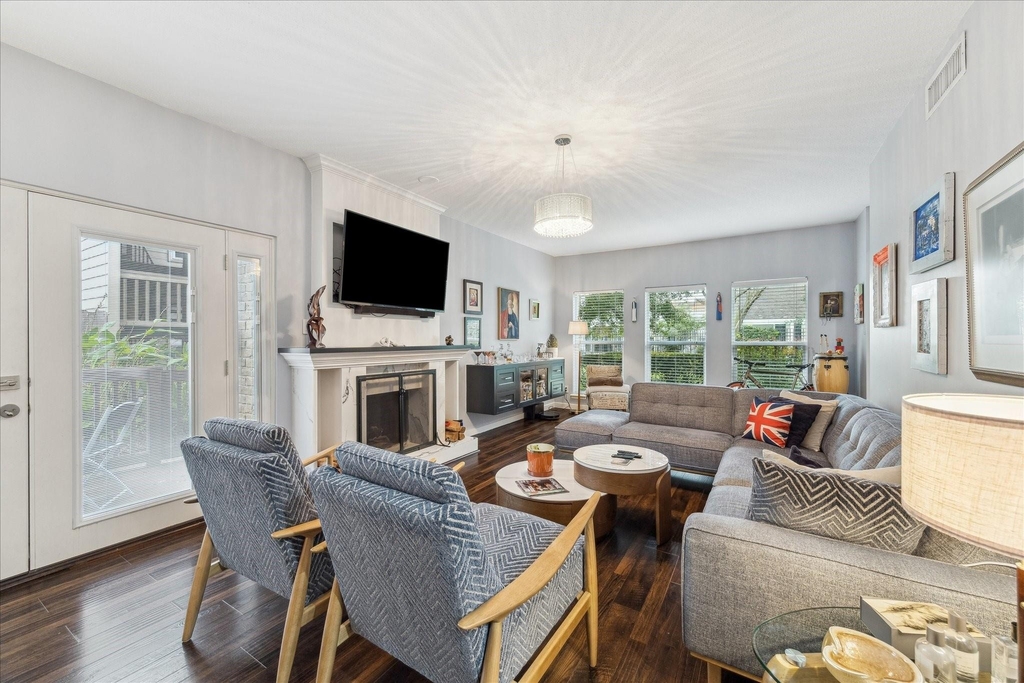 2100 Tanglewilde Street - Photo 2