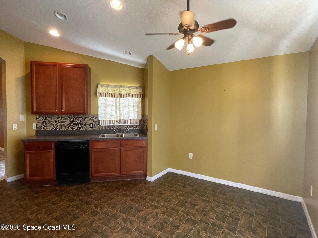 1897 Gould Avenue Sw - Photo 10