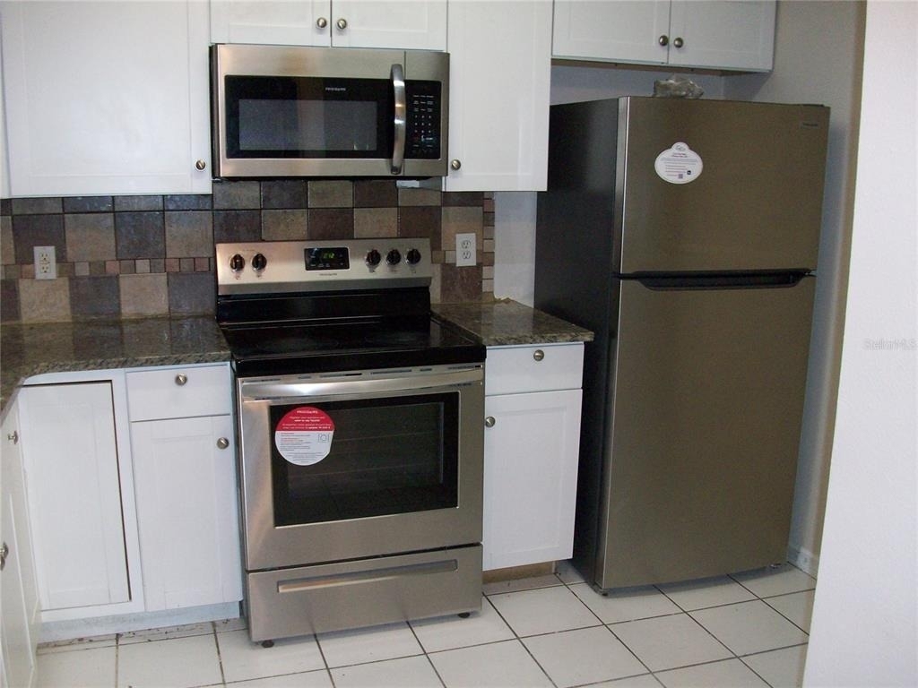 495 Las Cortes Lane - Photo 3