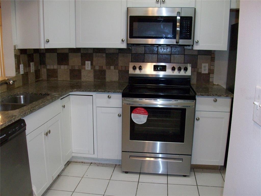 495 Las Cortes Lane - Photo 16