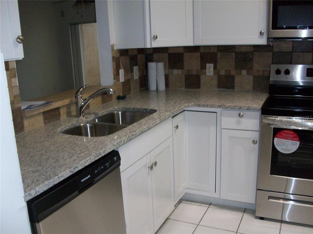 495 Las Cortes Lane - Photo 15