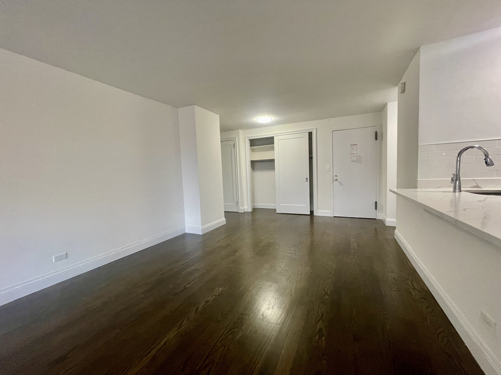 East 82nd / 2nd Ave - Photo 8