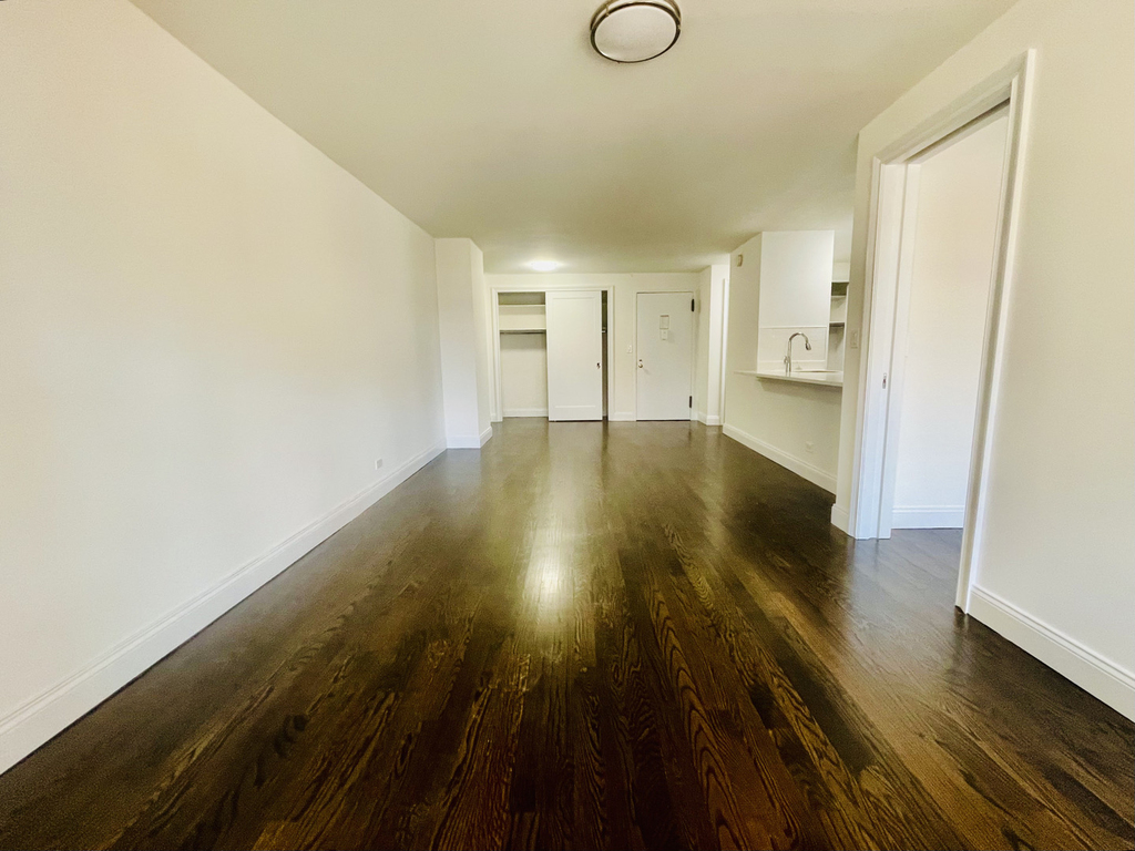 East 82nd / 2nd Ave - Photo 1