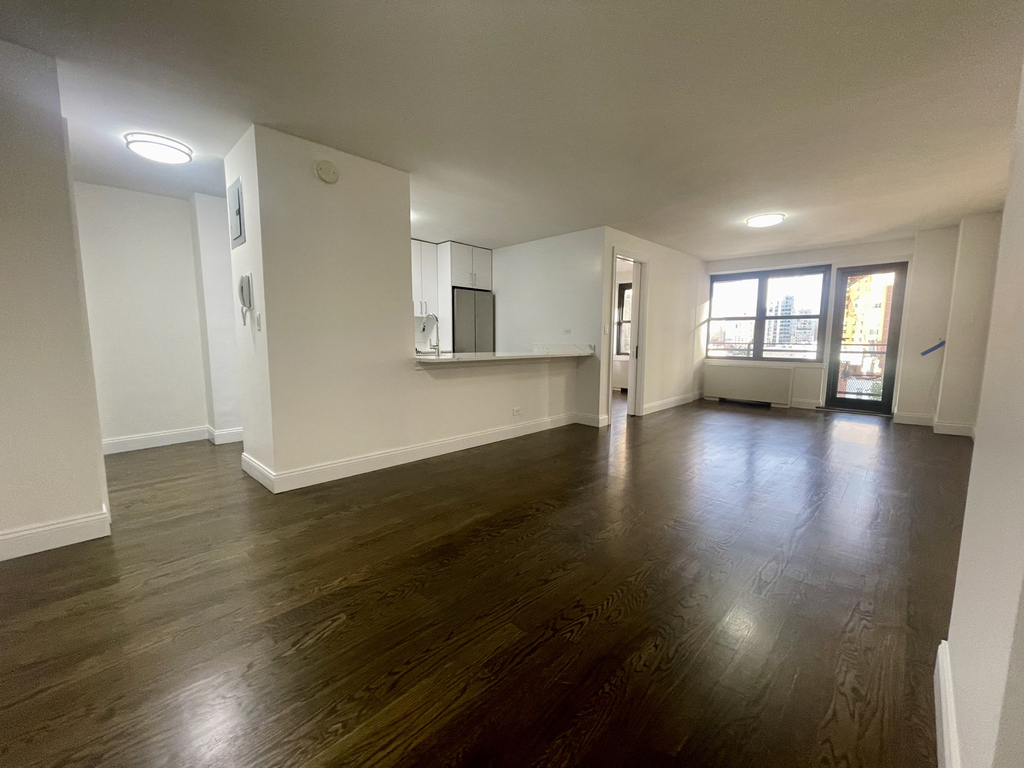 East 82nd / 2nd Ave - Photo 0
