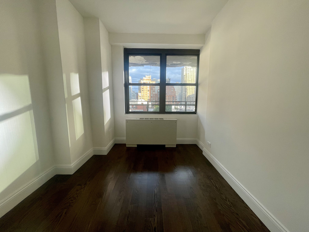 East 82nd / 2nd Ave - Photo 6