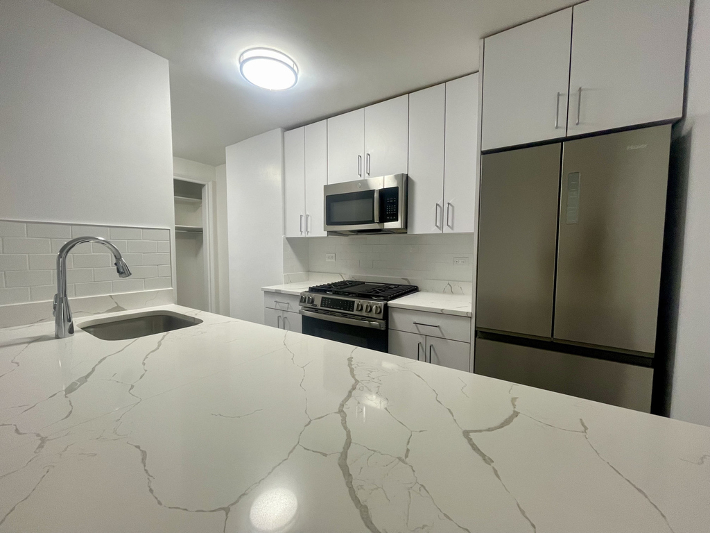East 82nd / 2nd Ave - Photo 9