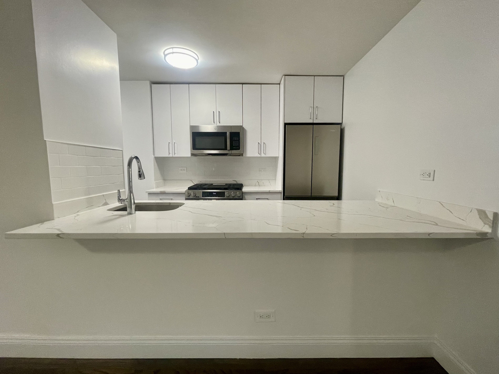 East 82nd / 2nd Ave - Photo 7