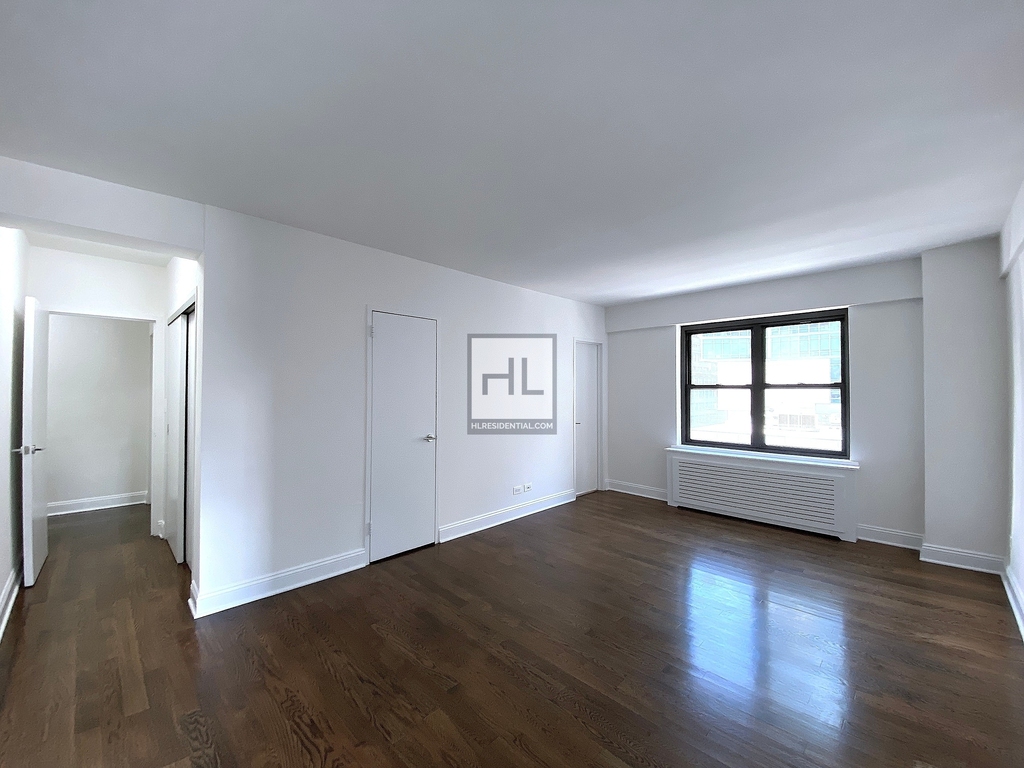 East 57th Street - Photo 4
