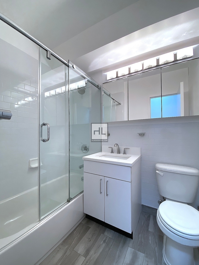 East 57th Street - Photo 5