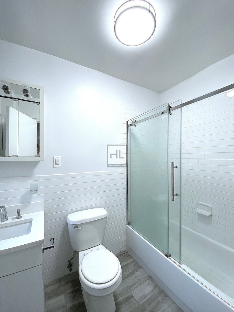 East 46th Street - Photo 5