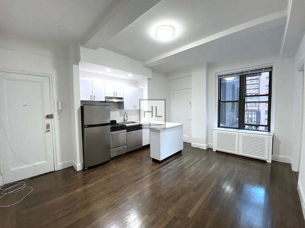 East 46th Street - Photo 2