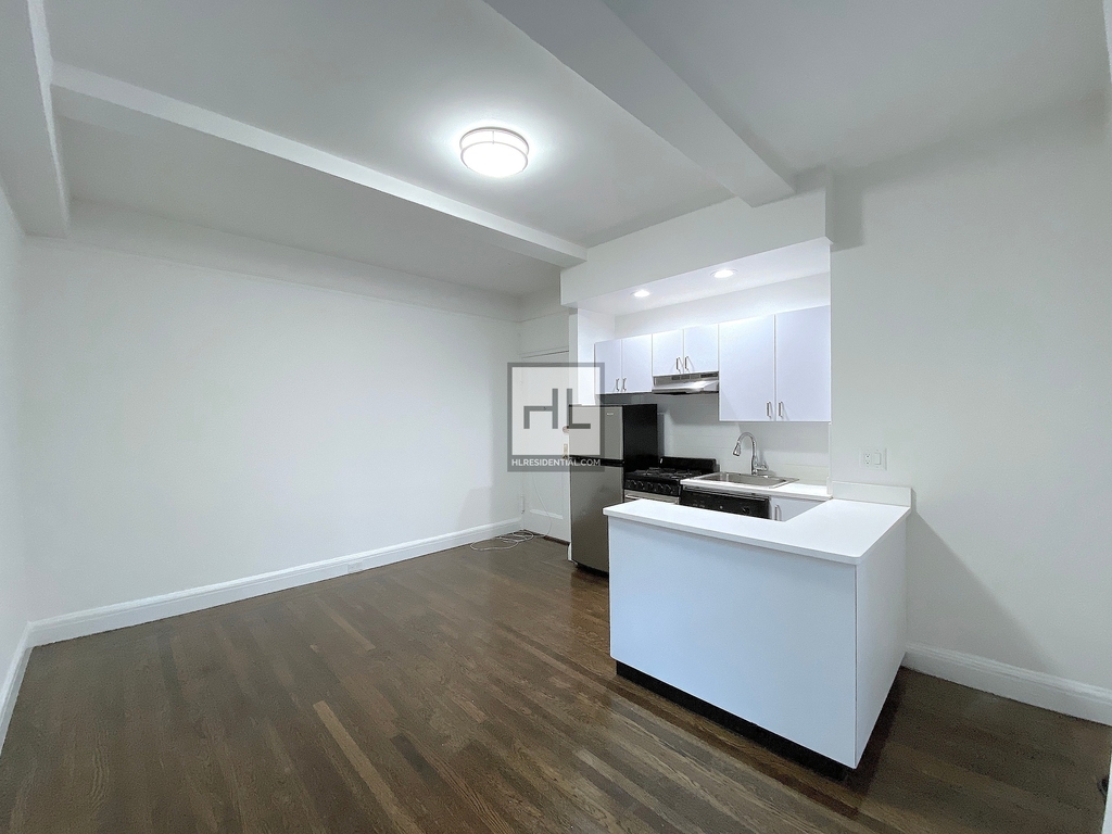 East 46th Street - Photo 1