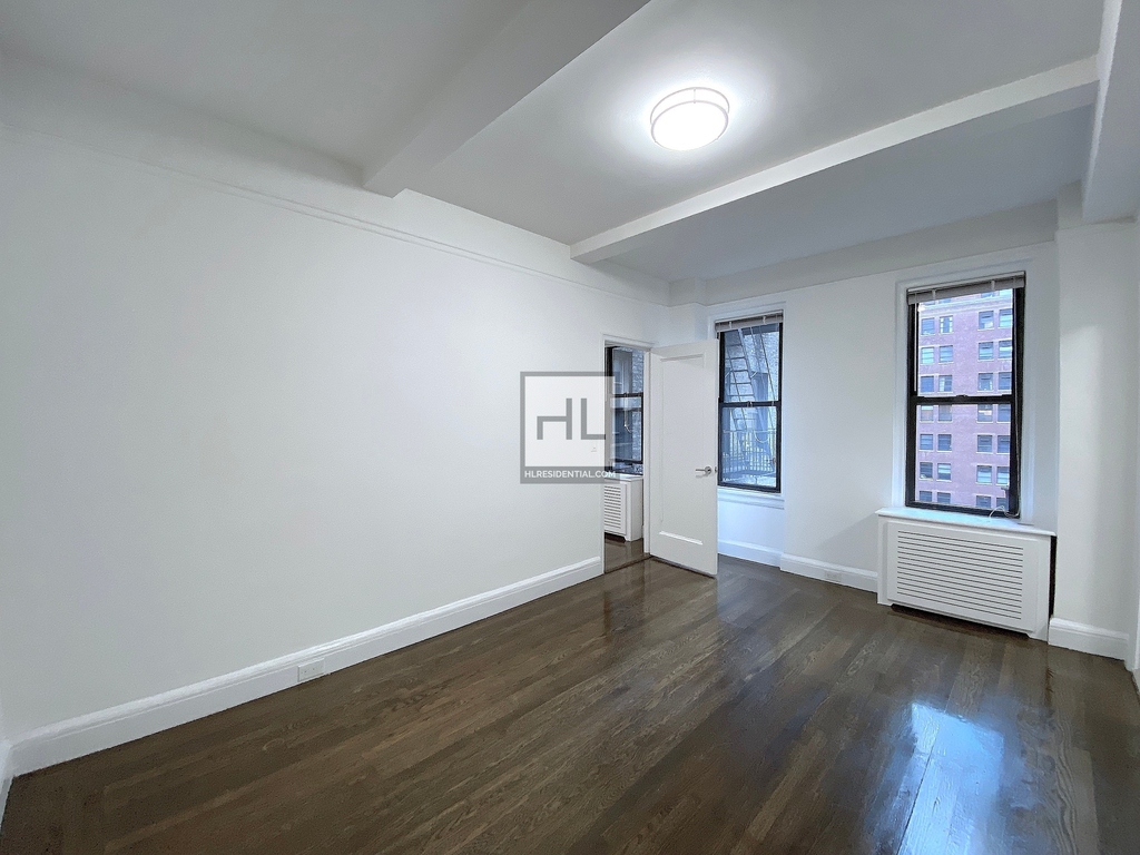 East 46th Street - Photo 3
