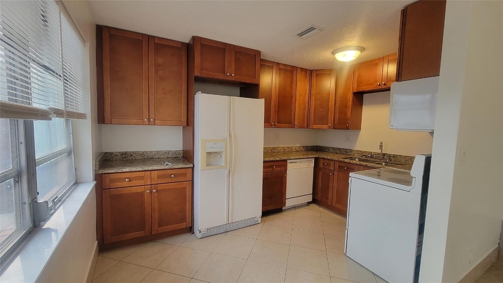 1821 Ne 56th Street - Photo 3
