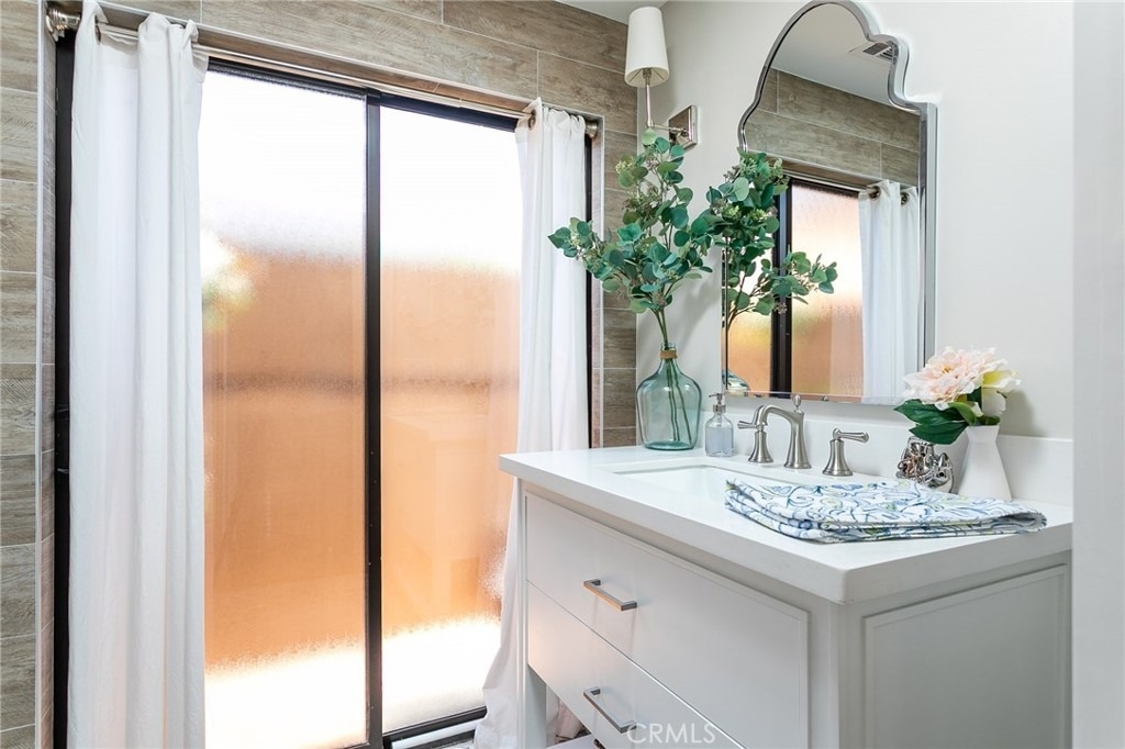16857 Bayview - Photo 4