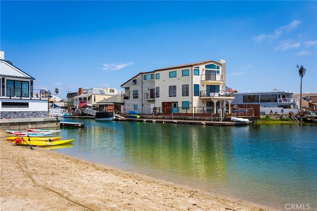 16857 Bayview - Photo 1