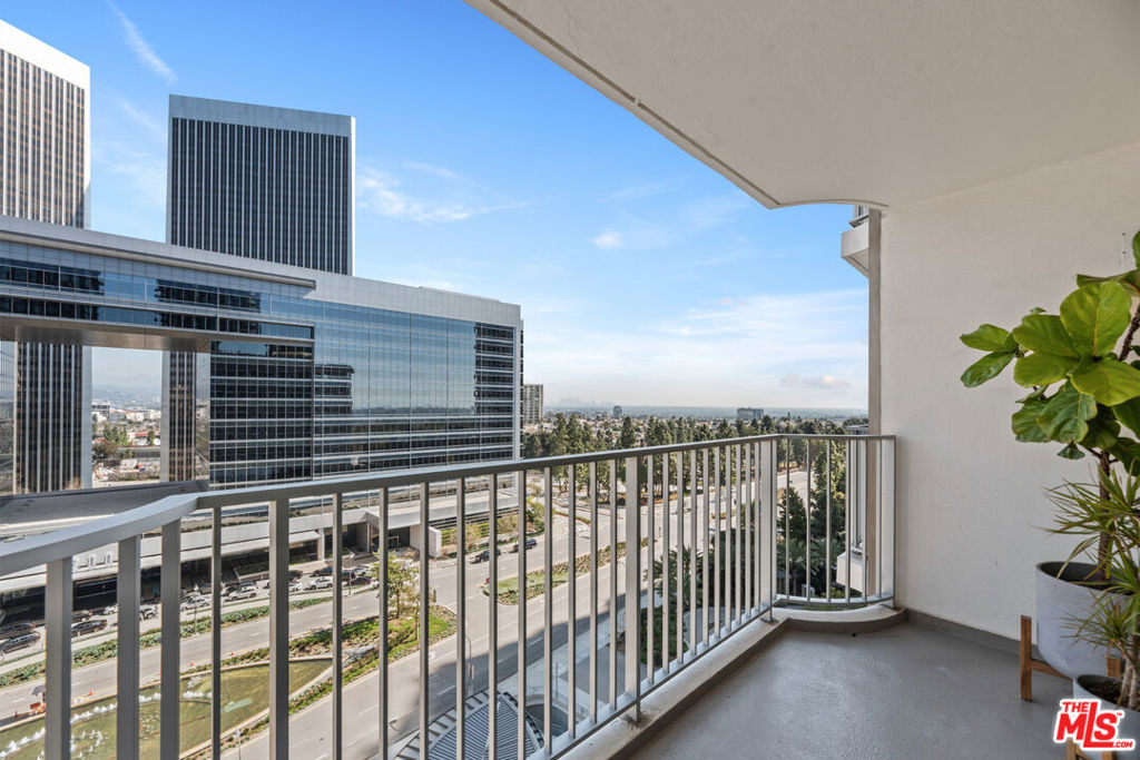 2025 Avenue Of The Stars - Photo 14